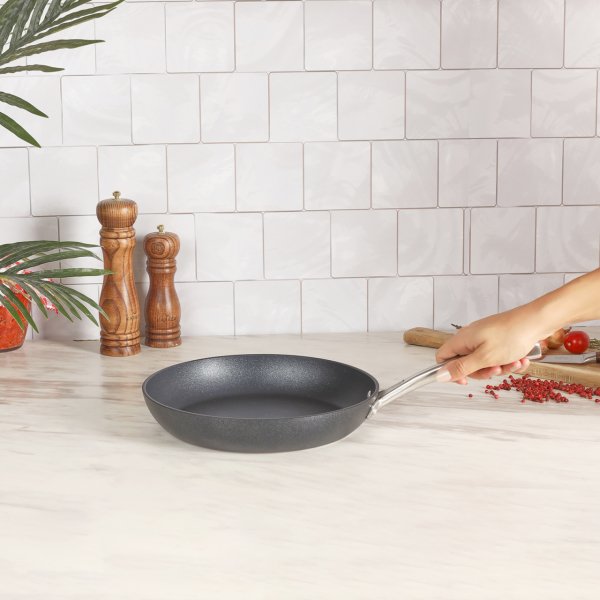 Karaca Bio Diamond Pro İndüksiyon Tabanlı Tava 26 cm 1,9 Lt